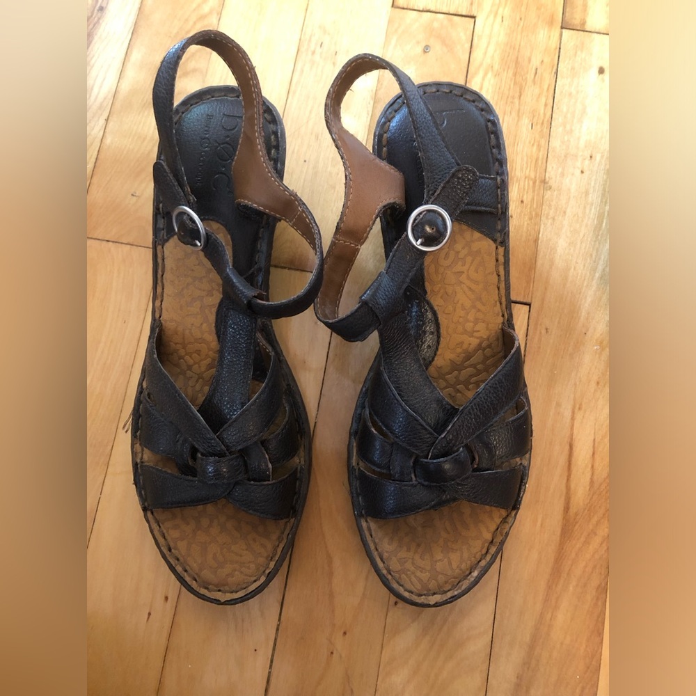 THREE SHOES—US Women’s size 10 sandals - Picture 6 of 11